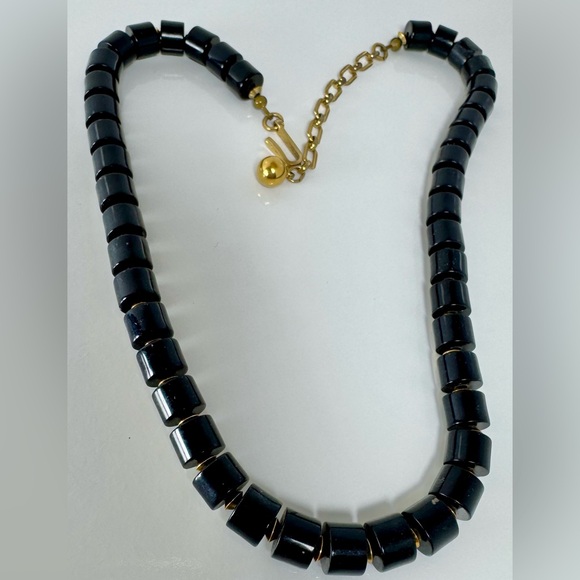 Vintage Signed Napier Black Lucite & Gold-tone Seed Bead Neckl - Picture 7 of 10